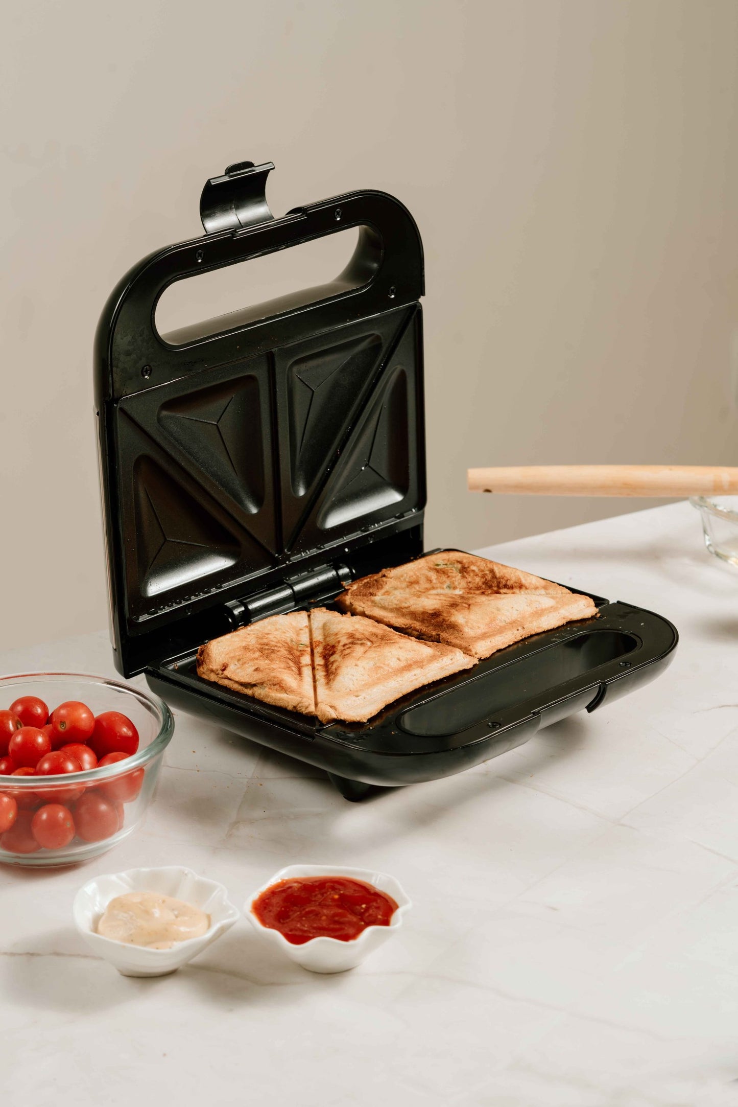KAIROS Toasty Delight 700W Electric Sandwich Maker | Easy & Fast Toasting, Compact Kitchen Appliance | Non-Stick Plates, Quick Toasting, Perfect for Home & Office