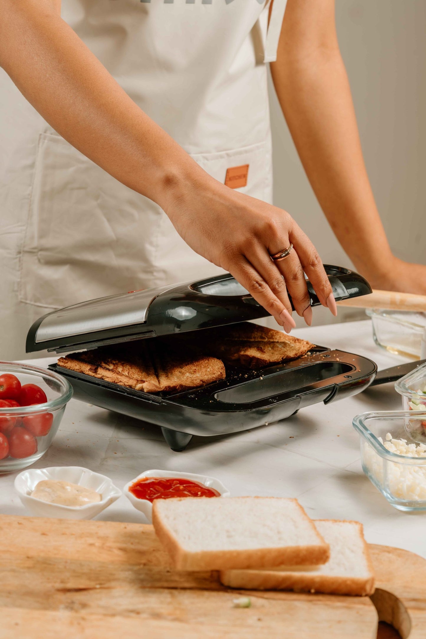 KAIROS Toasty Delight 700W Electric Sandwich Maker | Easy & Fast Toasting, Compact Kitchen Appliance | Non-Stick Plates, Quick Toasting, Perfect for Home & Office