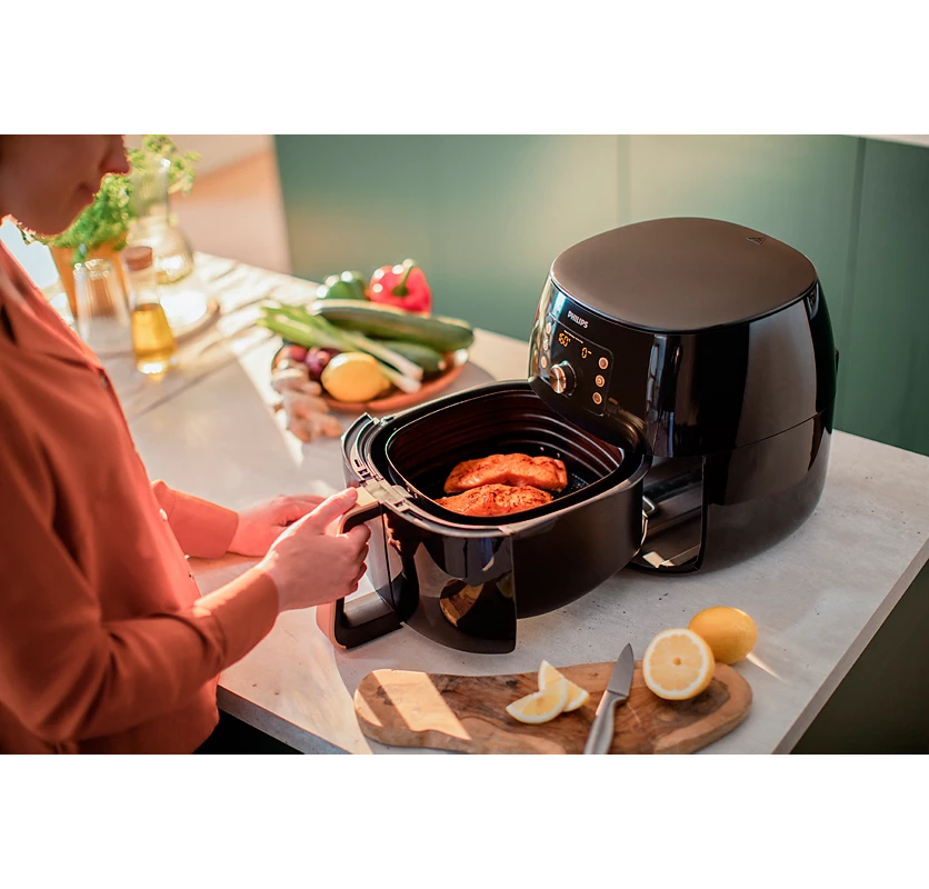 PHILIPS Premium 1.4kg Airfryer XXL | Rapid Air Technology, Fat Removal technology, Smart Sensing technology | Perfect for Modified kitchens (HD9867/90)